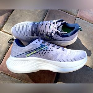 New Saucony Ride 17! New Release! NIB! Never Worn. Women’s Wide!